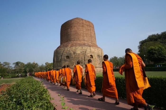 Pilgrimage buddhist buddhists buddhism monk mahabodhi temple bodh gaya tricycle